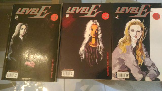 3 volumes mangá level E