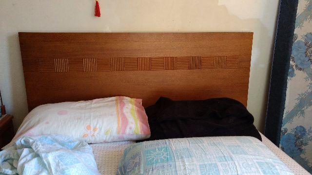 Cabeceira para cama casal madeira maciça, impecável