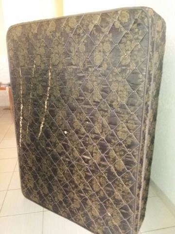 Cama Box de casal de espuma 300 REAI