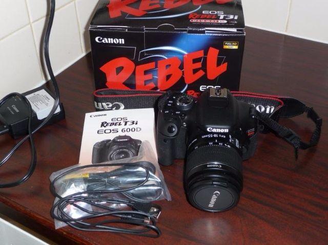 Câmera Digital Canon Rebel T3i / 18Mp / Full HD p / LCD