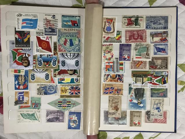 Coleção de selos estrangeiros com classificador