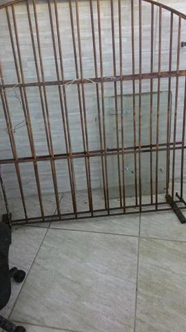 Grade de ferro e Tanque