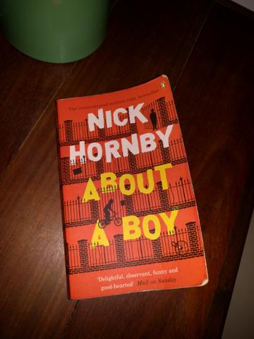 Livro "About a boy", em inglês, do Nick Hornby