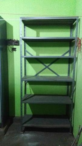 Estante de aço usada