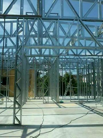 Construção de parede em steel frame