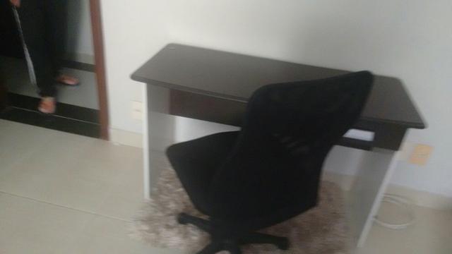 Escrivaninha+ cadeira