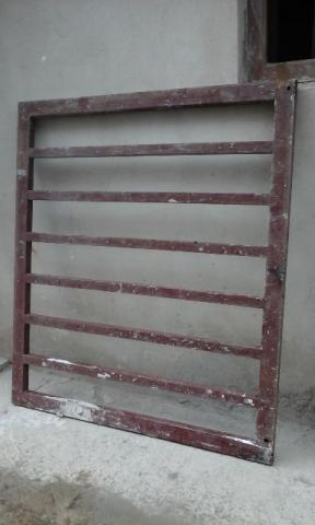 Grandes e Portões de Ferro