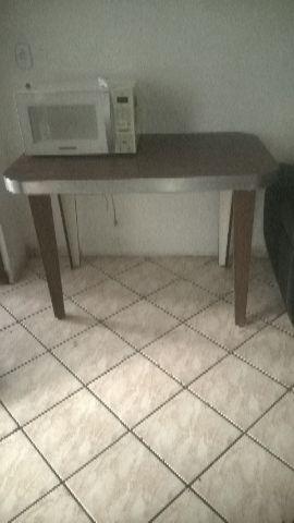 Mesa com 4 cadeiras, Linda