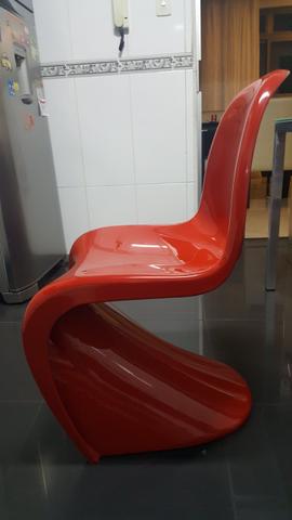 Cadeira Panton vermelha