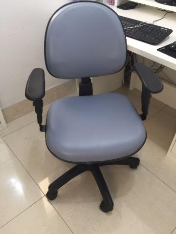 Cadeira para escritório giratória nova e sem uso