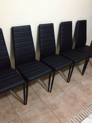 Cadeiras de jantar de couro novas