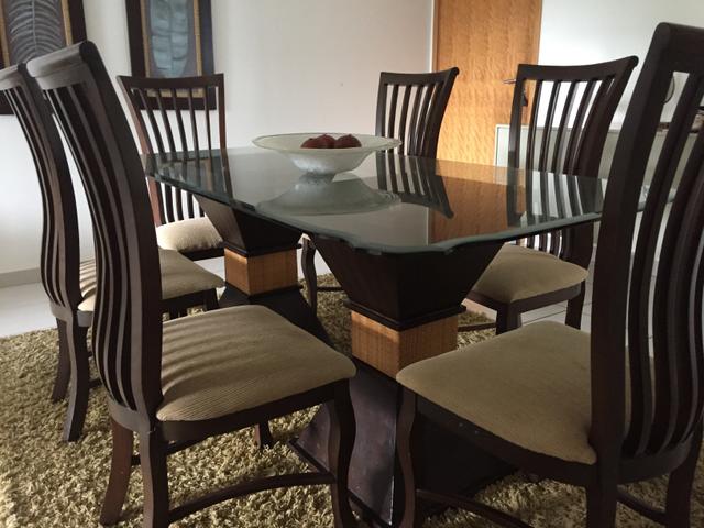 Mesa de jantar com cadeiras
