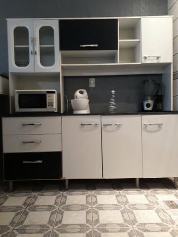 Cozinha compacta, balcão de pia, cuba e geladeira!