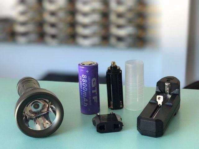 Lanterna de Led T6 Resistente a Água + Acessórios