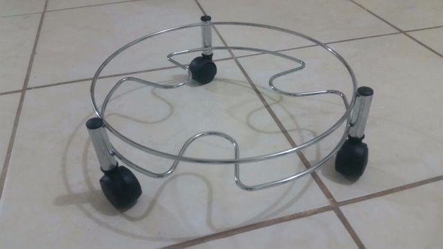 Suporte com rodinhas