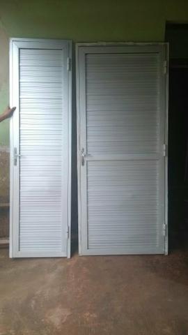 Vendo 2 porta de alumínio com portal e fechadura