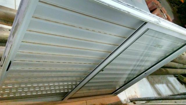 Janela 1,20 x 1,00 com vidro intacto