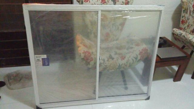 Janela de alumínio nova