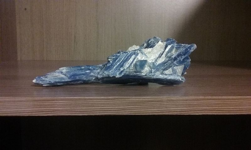 Peca de cianita com cristal a venda em São paulo