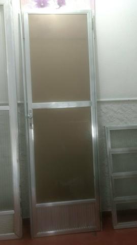 Porta de banheiro de alumínio com acrílico