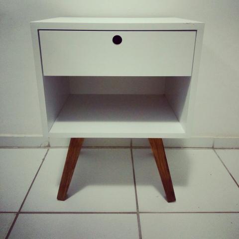 SALDÃO mesinha retrô