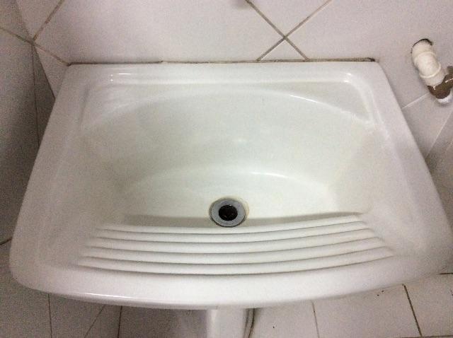 Tanque de louça com coluna