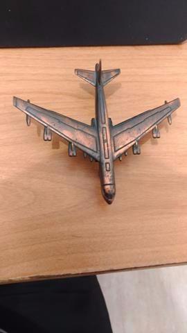 Apontador modelo avião