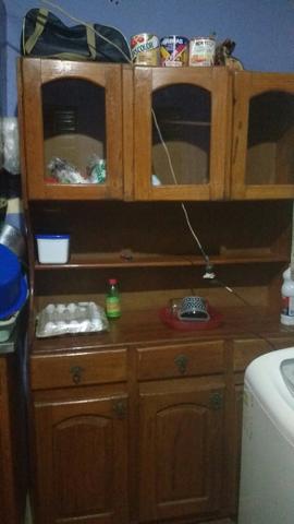 Armário de madeira desapegando pois comprei um armário