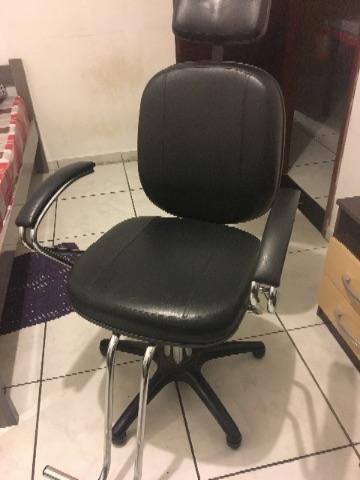 Cadeira para barbeiro impecável