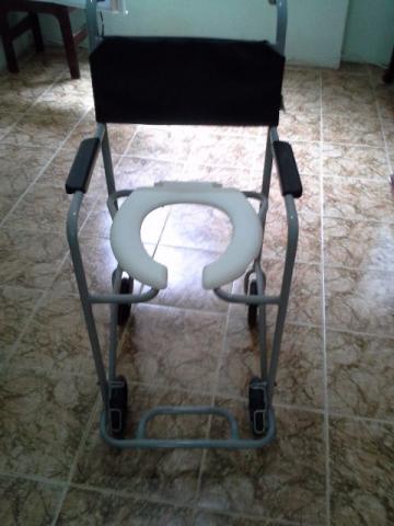 Cadeiras de Rodas com Assento de Banho