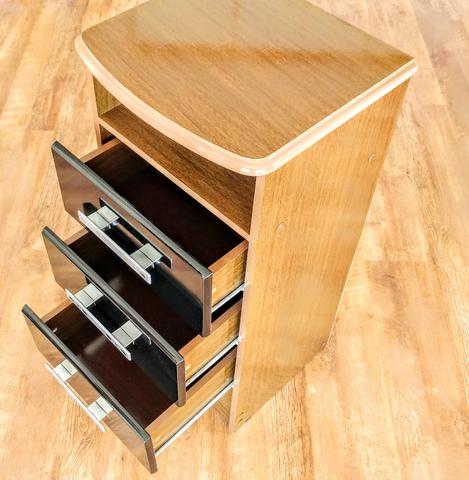 Criado mudo 3 gavetas