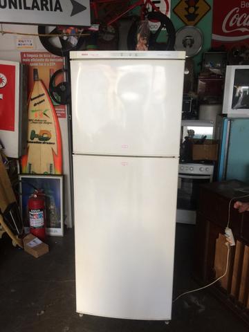 Geladeira dúplex defrost 440 litros com problema não gela