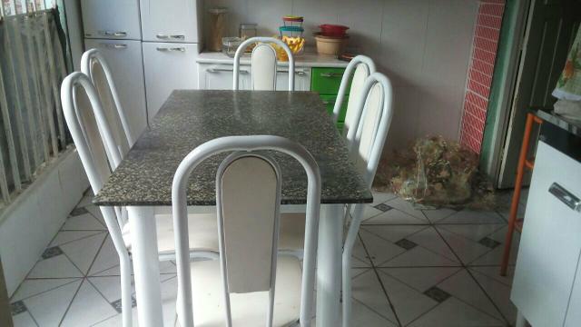 Vendo mesa 6 cadeiras