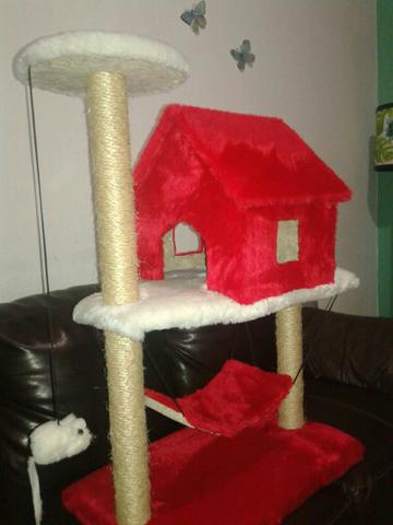 Arranhador com casa e 2 poste