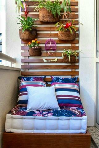 Horta Vertical Rústica com mini sofá