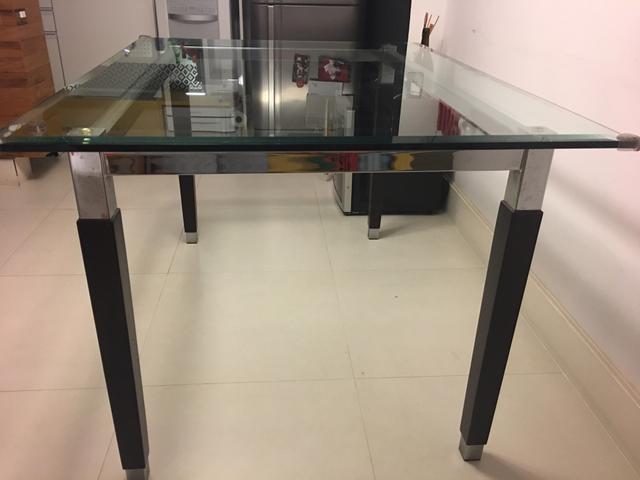 Mesa de jantar de vidro