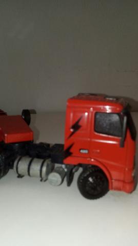 Miniatura caminhão fh de metal rica em detalhes