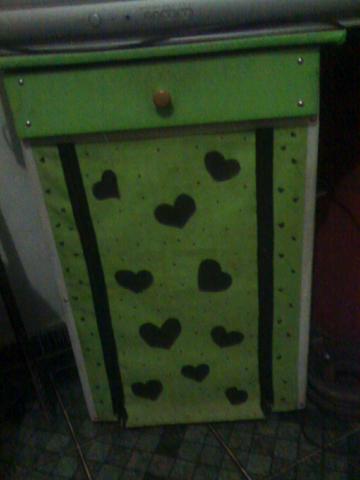 Sapateira cm gaveta,bem conservada