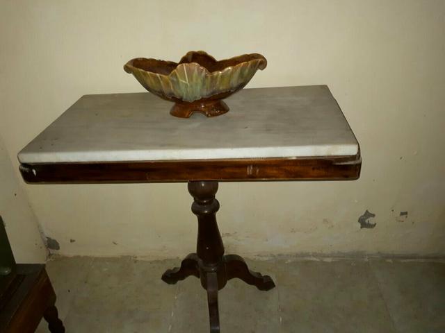 Aparador em cedro com marmore