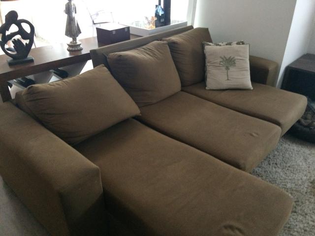 Lindo sofá semi novo retrátil