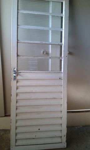 Porta de ferro 74cm X 2.10m em ótimo estado