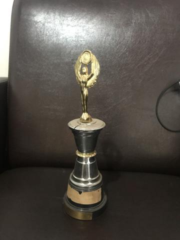 Troféu semi novo