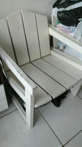 2 Cadeiras De Madeira Boa Pesada