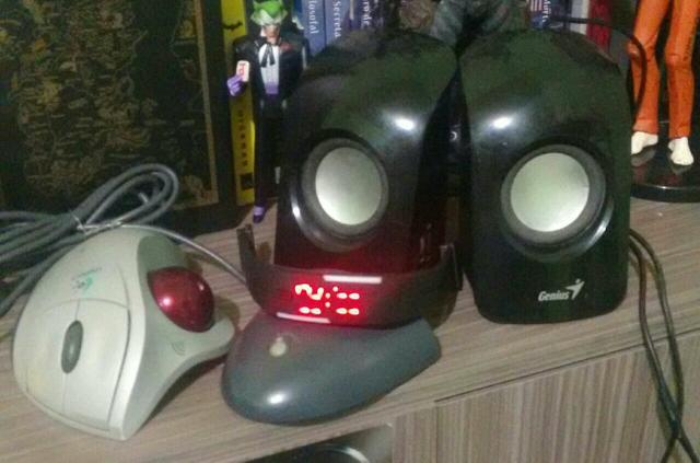 4 Itens - Mouse Trackball, Caixinha de Som, Relógio LED,