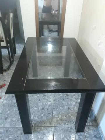 Mesa com vidro