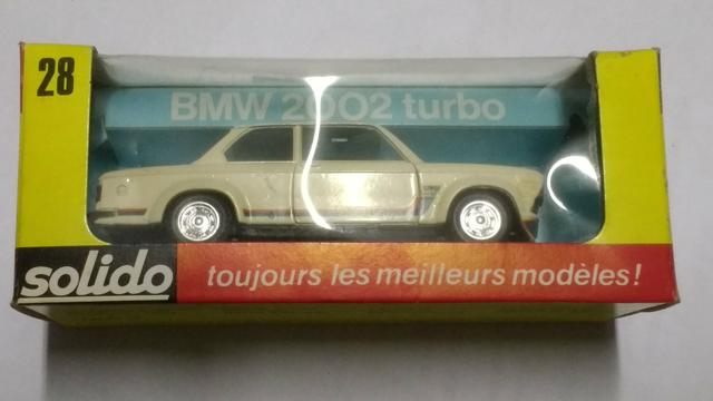 Miniatura do carro marca BMW  solido