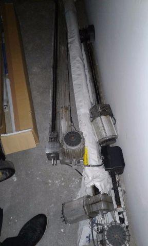 Motores e placa de portão eletrônico