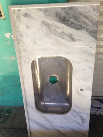 Pia com cuba de inox