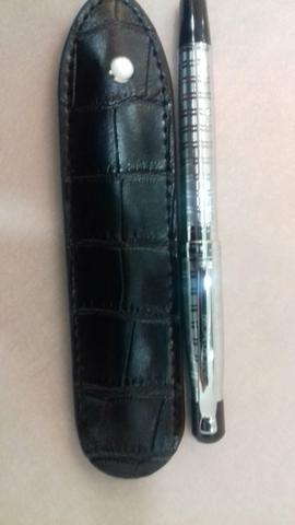 Caneta estilo Montblanc con logo cor prata