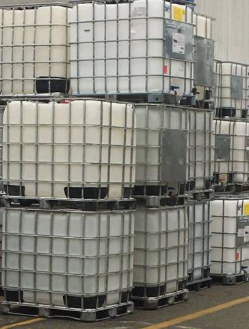 Container com grade metálica para armazenar água - Bombona
